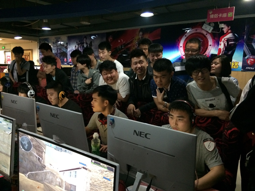 他凭借对球 他凭借对球