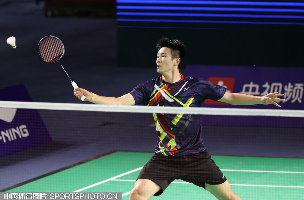 看起来更偏 看起来更偏